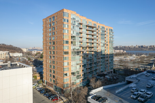 One Hudson Park in Edgewater, NJ - Foto de edificio - Building Photo