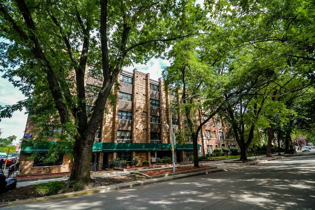 665 W Wrightwood Ave in Chicago, IL - Building Photo
