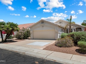 21675 N 61st Ave in Glendale, AZ - Foto de edificio - Building Photo