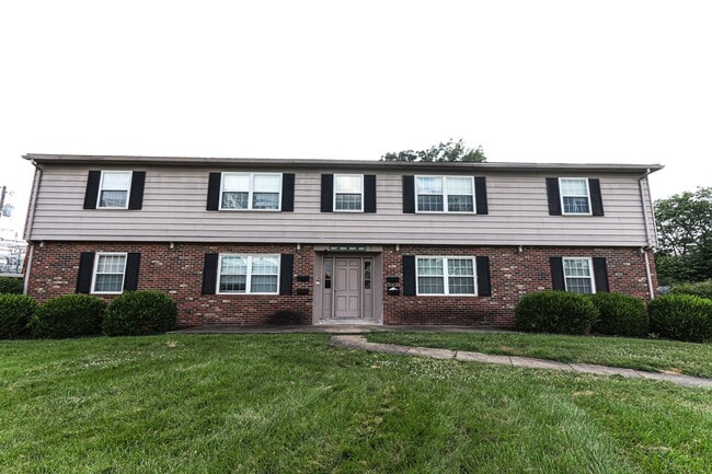 property at 2821 Ravenswood Dr