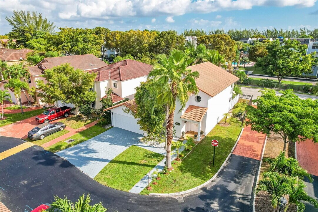 8909 SW 108th Cir in Kendall, FL - Building Photo