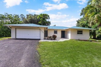 16790 Glasgow Dr E in The Acreage, FL - Building Photo - Building Photo