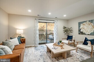 233 Holly Dr in King of Prussia, PA - Building Photo - Building Photo