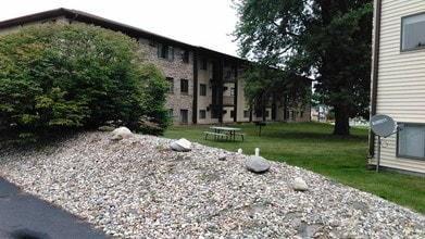 Andrea Hills Apartments in Lansing, MI - Building Photo - Building Photo