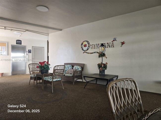 5181 W Oakland Park Blvd in Lauderdale Lakes, FL - Foto de edificio - Building Photo