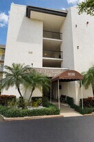 9330 Lagoon Pl in Davie, FL - Building Photo