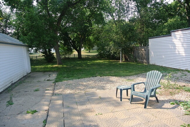 525 12th St NW in Minot, ND - Building Photo - Building Photo