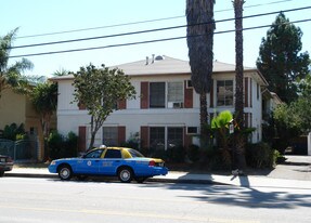 12534 Oxnard St in Valley Village, CA - Building Photo