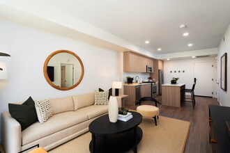 The Hayden in Belmont, CA - Foto de edificio - Building Photo