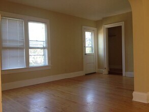 2916 N Cramer St, Unit Upper in Milwaukee, WI - Foto de edificio - Building Photo