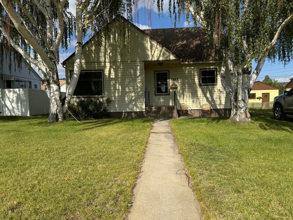 1702 Tammany St in Anaconda, MT - Building Photo