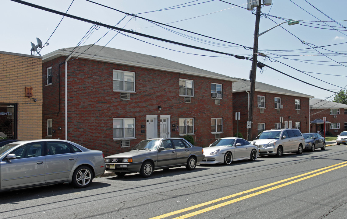 220 Palisade Ave in Cliffside Park, NJ - Foto de edificio