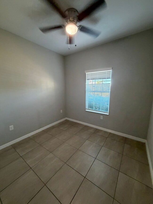 523 NE 24th Ave in Cape Coral, FL - Building Photo - Building Photo