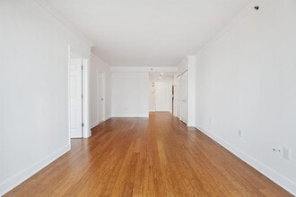 1 2nd St in Jersey City, NJ - Foto de edificio - Building Photo