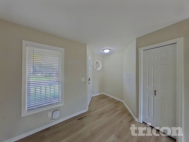 2990 Payne Ave in Little Canada, MN - Building Photo - Building Photo