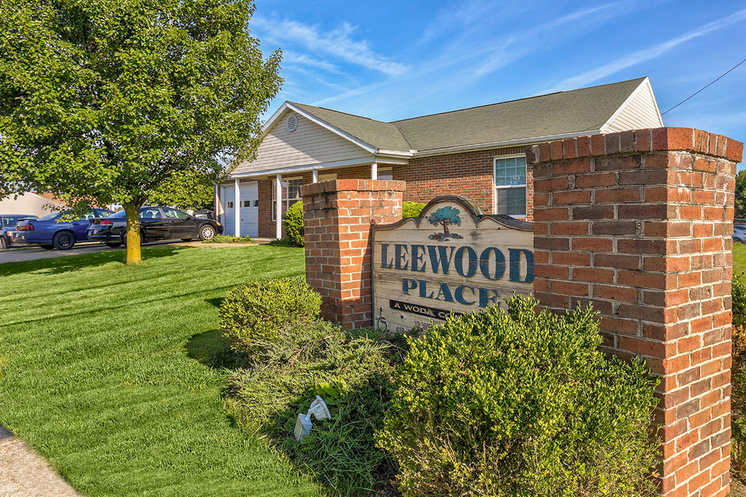 Leewood Place in Fremont, OH - Foto de edificio