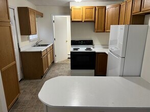 23 Park St, Unit D in Orono, ME - Foto de edificio - Building Photo