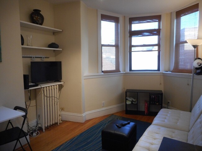 141 Arlington St, Unit 5 in Boston, MA - Building Photo - Building Photo