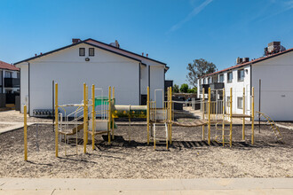 2665-2679 Nebraska Ave in Selma, CA - Building Photo - Building Photo