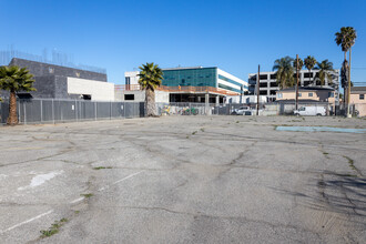 Faculty Housing in Los Angeles, CA - Building Photo - Building Photo