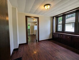 818 Woodbine Ave in Lansing, MI - Building Photo