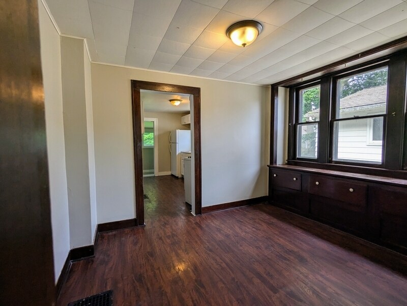 818 Woodbine Ave in Lansing, MI - Foto de edificio