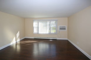 Luxury lakeside living in Hamburg in Hamburg, NY - Building Photo