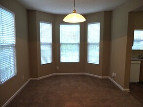 5306 Weeping Cherry Dr in Browns Summit, NC - Foto de edificio - Building Photo