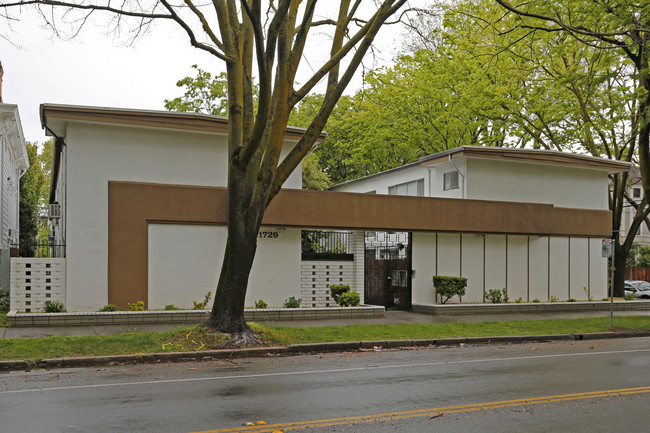 Dorchester Court in Sacramento, CA - Foto de edificio - Building Photo