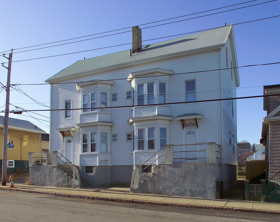 431-437 Globe St in Fall River, MA - Foto de edificio