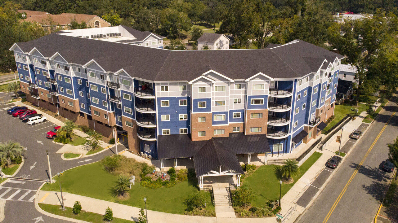 Casanas Village At Frenchtown Square in Tallahassee, FL - Foto de edificio