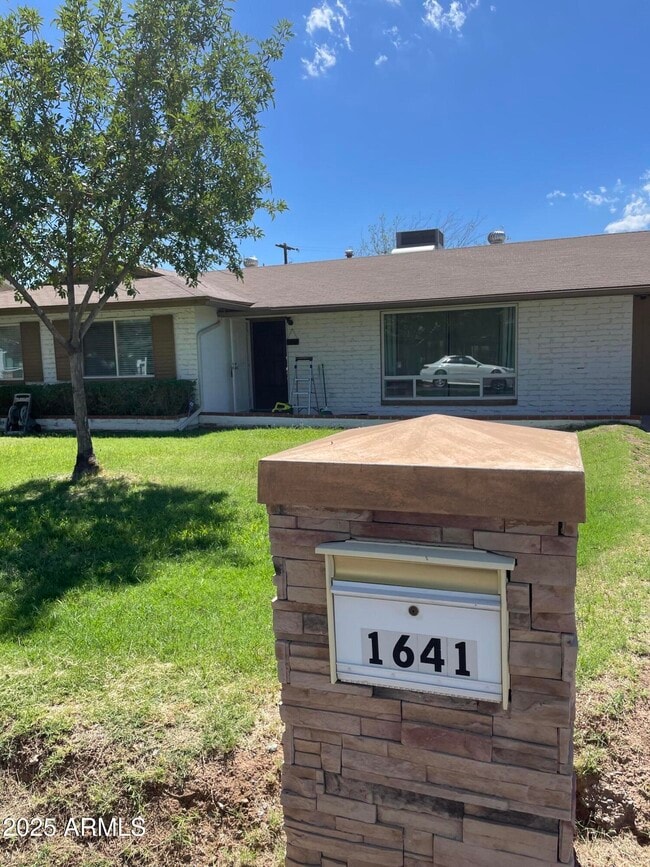 property at 1641 E McLellan Blvd