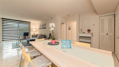 19801 E Country Club Dr in Aventura, FL - Building Photo - Building Photo