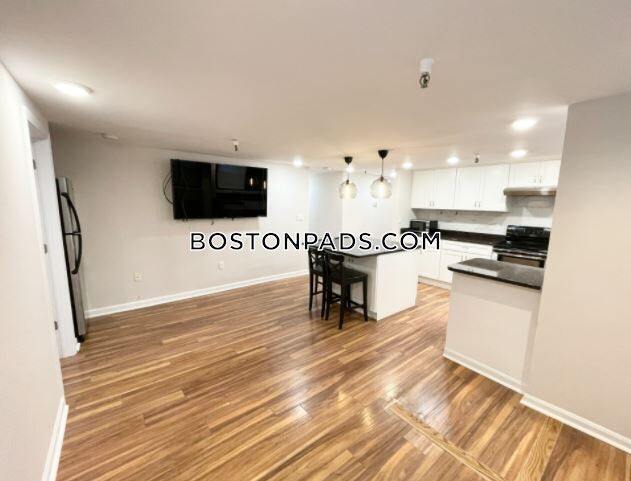 39 Hemenway St Photo