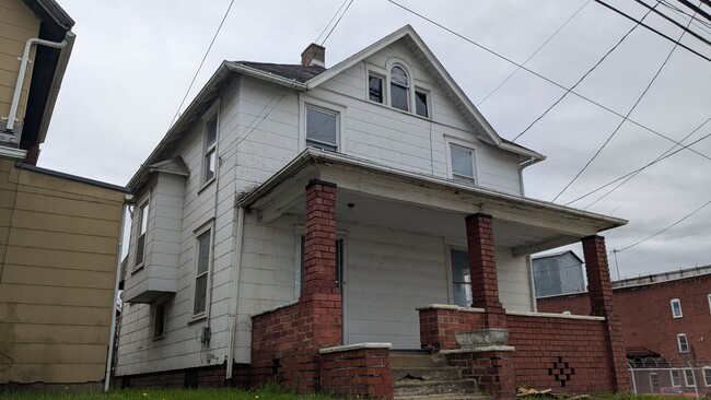 property at 716 Navarre Rd SW