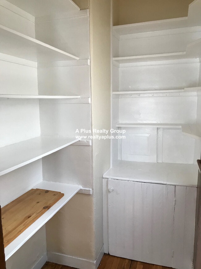 336 Centre St, Unit 2 in Boston, MA - Foto de edificio - Building Photo