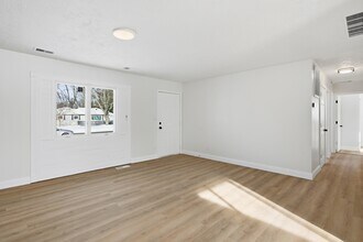 6325 Woodsdale Dr in Grand Blanc, MI - Building Photo - Building Photo