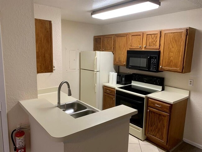5263 Images Cir in Kissimmee, FL - Building Photo - Building Photo