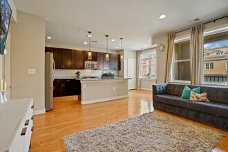2209 Richmond Hwy, Unit 2209 Richmond Hwy 102 in Alexandria, VA - Building Photo - Building Photo