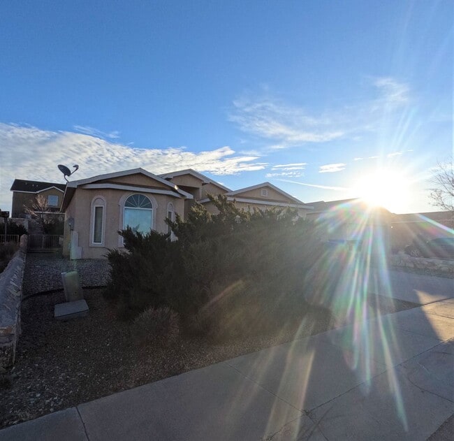 4550 Hillsboro Loop in Las Cruces, NM - Building Photo - Building Photo