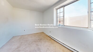 216 Revere Beach Pkwy, Unit 4 in Chelsea, MA - Building Photo - Building Photo