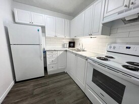 Woodland Trail Apartments in Waterloo, ON - Building Photo