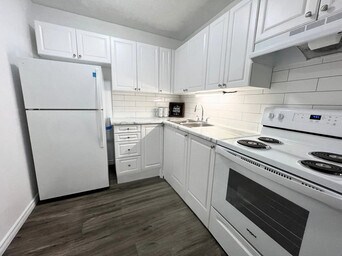 Woodland Trail Apartments in Waterloo, ON - Building Photo