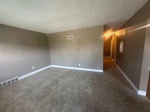 6737 Kenwood Dr in St. Louis, MO - Foto de edificio - Building Photo