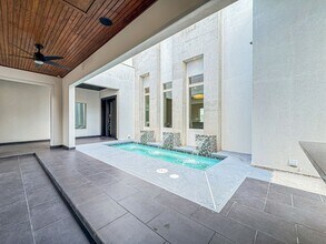 4704 Savannah Ave in McAllen, TX - Foto de edificio - Building Photo