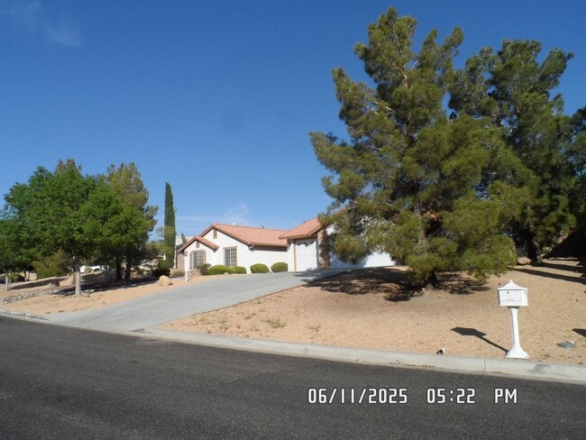 17785 Branding Iron Rd in Apple Valley, CA - Building Photo - Building Photo