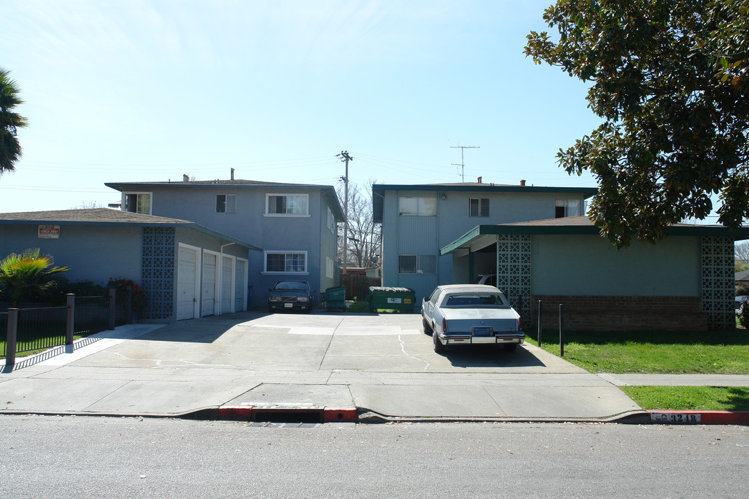 3242 Williamsburg Drive in San Jose, CA - Building Photo