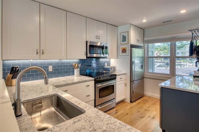 21 Stirling Cove in Greenport, NY - Building Photo - Building Photo