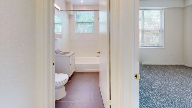 744 Girard St NW in Washington, DC - Building Photo - Building Photo