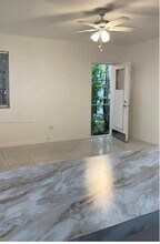 2003 Marseille Dr in Miami Beach, FL - Foto de edificio - Building Photo